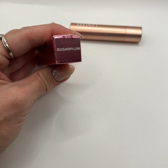 LAWLESS, Tinted Plumping Lip Balm, Sugarplum - Picture 7 of 7